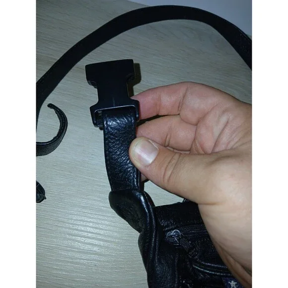 Wilsons Genuine Leather Fanny Pack Black With American Flag Closure Vintage - Picture 14 of 16